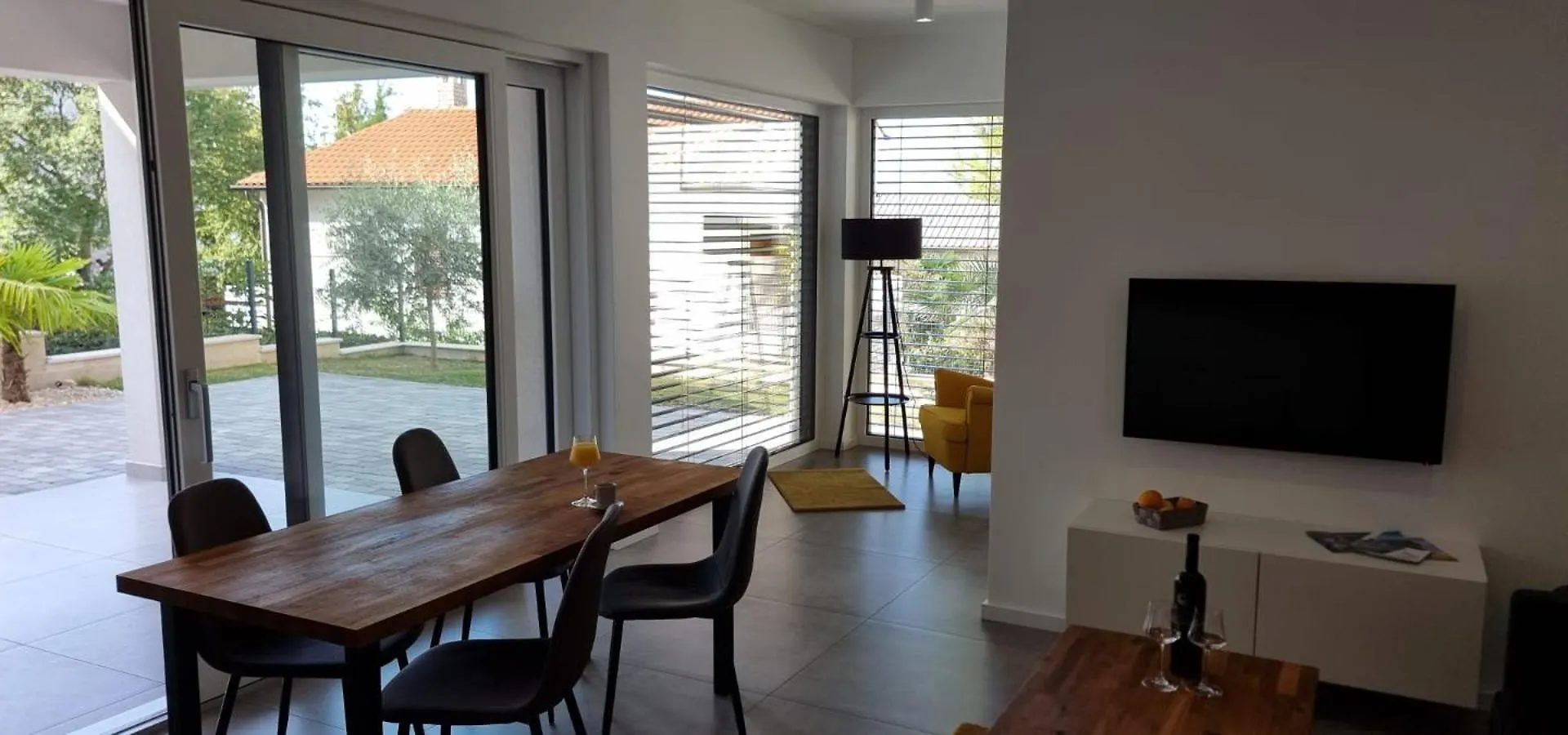Seabreeze Luxury Apartments Njivice Croatia